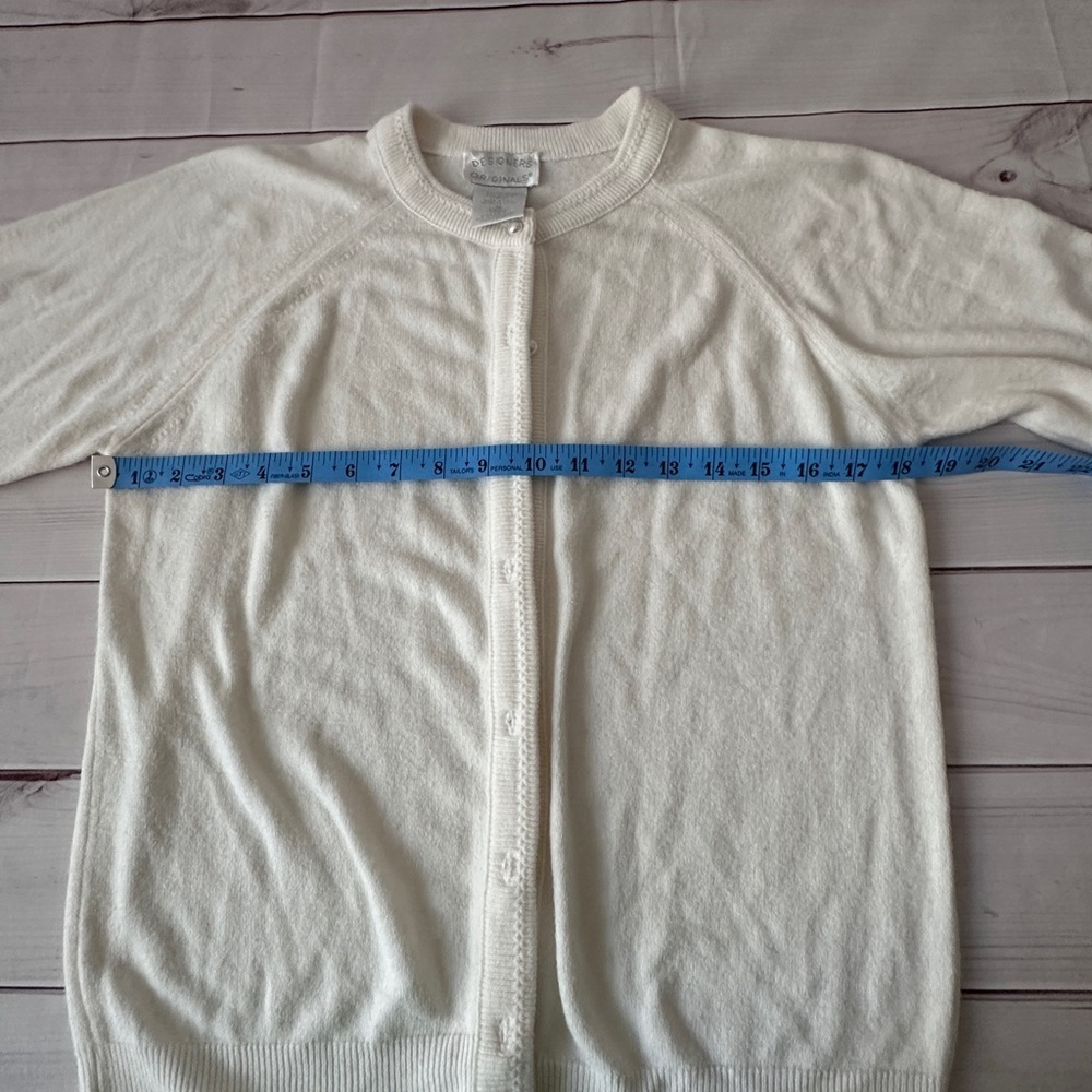 Vintage Designer’s Originals Ivory Button-Up Cardigan Sweater ✨
Size: Small - Picture 6 of 7
